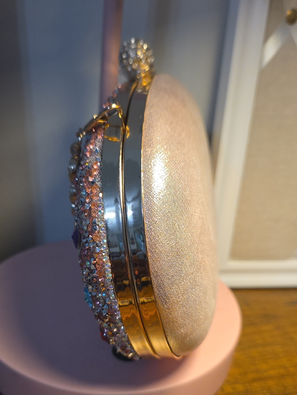 Sassified Boutiqur Nwt Jeweled Pink Oval Evening Clutch with Gold Accents - Picture 3 of 5